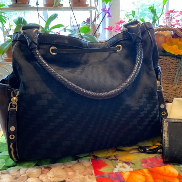 Previously loved Cole Haan drawstring bucket bag + wallet combo - Picture 6 of 14